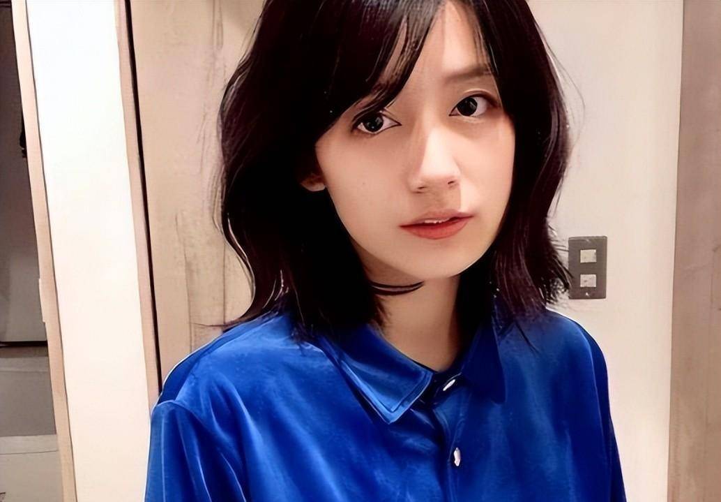 李诞女友黑尾酱晒大尺度性感照,网友:喝多了放飞自我吗?