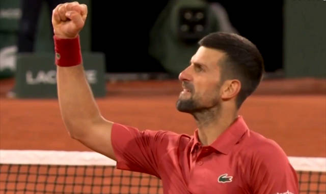 卫冕冠军德约科维奇在法网首轮比赛中获得完美开局