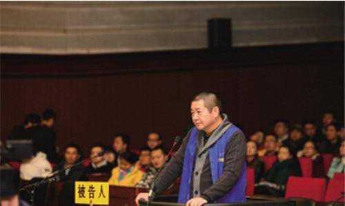 而这时胡方权身边早已不见张宏的身影,而在审讯胡方权以及他12名同伙