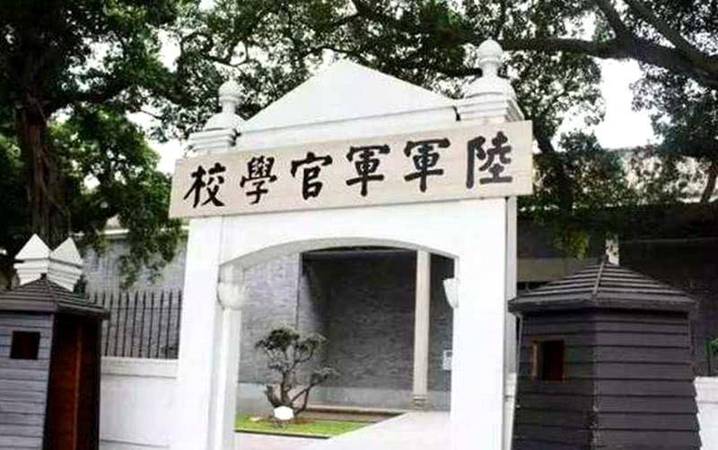 1923年,年仅19岁的周振强南下广州,加入粤军,成为了孙中山大元帅府的