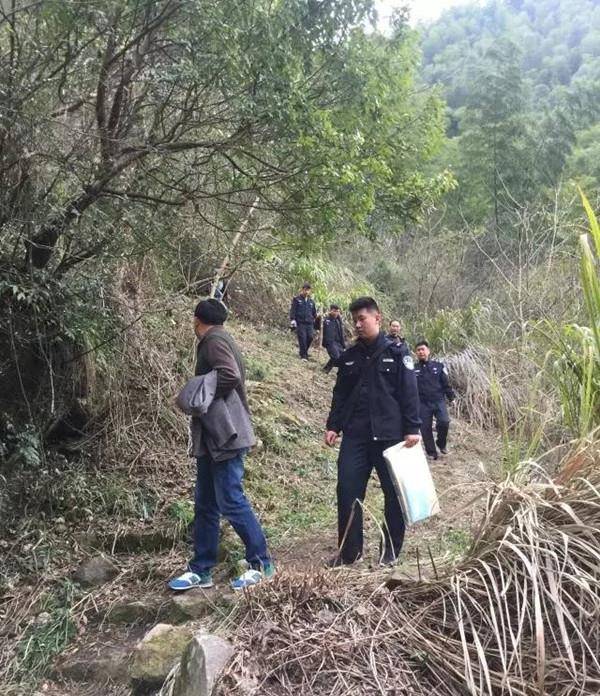 缙云绑架杀人,嫌疑人深山逃窜,两人自首,一人被发现时已成白骨