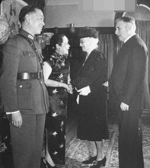 为了快速推翻清廷,汪精卫主动提出去北京刺杀清廷高官,当他到达天津