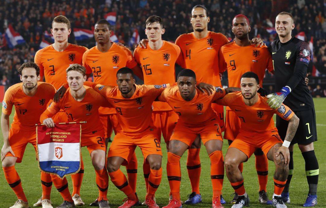 荷兰欧洲杯最终26人名单:范迪克领衔,德容德佩压阵,4人被淘汰