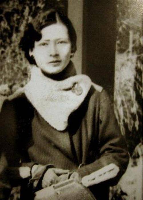 林徽因怼她,张爱玲瞧不起她,鲁迅讽刺她,她却活成童话中的模样