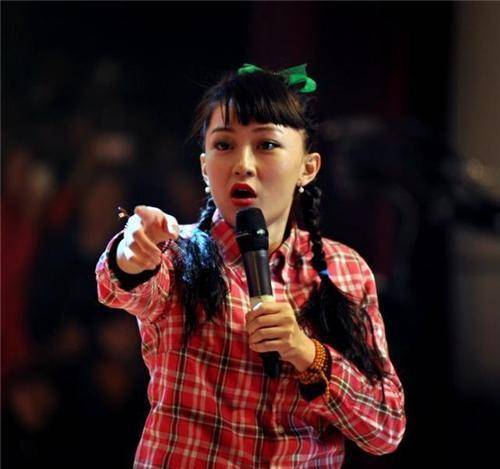 她是《乡村爱情》中的第一美女,如今35岁宛若少女,活成人生赢家