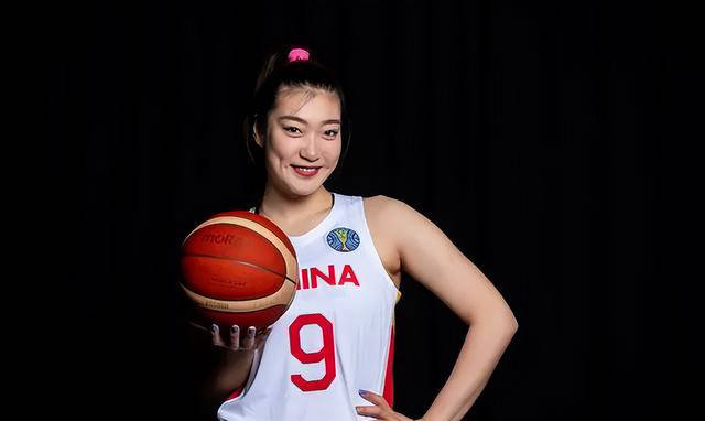 李楠回应禁赛风波,中国女篮备战首场热身赛,核心缺阵困扰