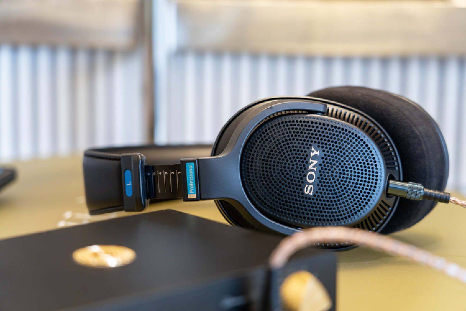 监听外衣下的顶尖hifi音乐耳机——索尼mv1