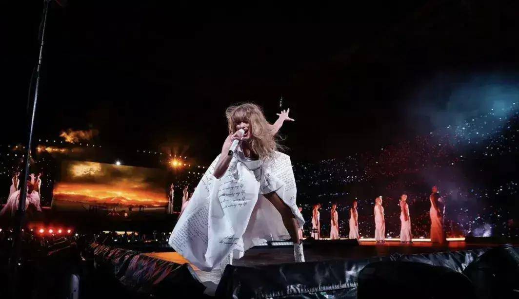 碧梨强势复出受追捧,经纪人指控霉霉抢榜,乐坛天后之争白热化