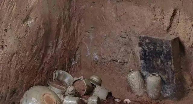 2006年,大哥挖祖坟换钱,被捕后判处死刑,追问:挖祖坟也犯法?