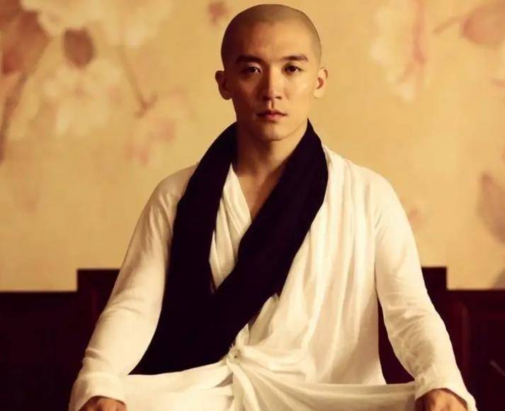 父亲也是大名鼎鼎的裘少戎,到了裘继戎这一辈,裘家已经是京剧最为鼎盛