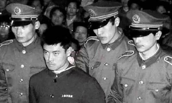 回顾上海第一起银行抢劫案:传奇犯人于双戈,有一位好老婆和一位好兄弟