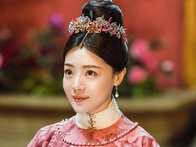 从汉朝"罢黜百家,独尊儒术"以后,女子需要三从四德的儒家思想便一直