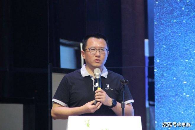 中国气象服务协会常务副会长孙健,哈巴湖景区董事长王智,星空旅行分会