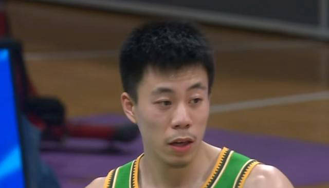 张镇麟接受采访:与广东队徐杰的关系揭秘_比赛_球迷_球员