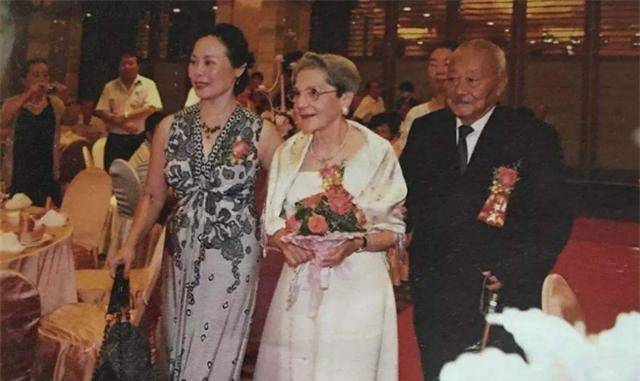 小结:李丹妮自爱上袁迪宝之后,就对这一个中国初恋男