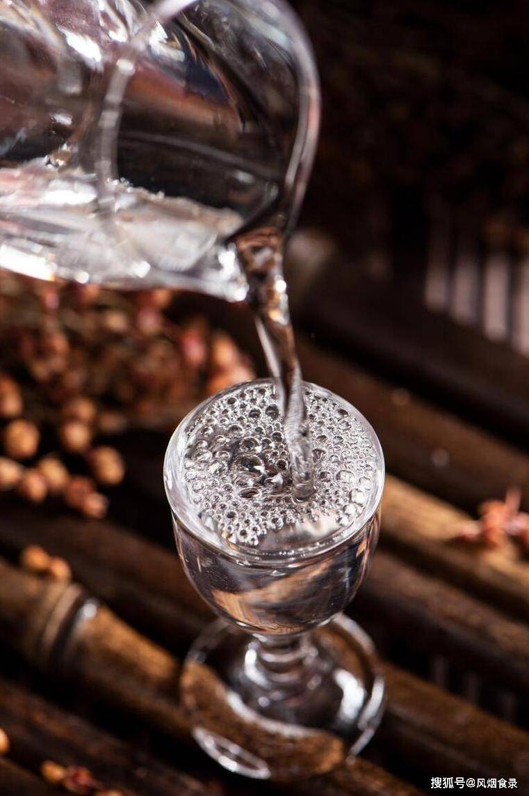 我,山东人,喝酒10年!终于弄懂,白酒"12种香型"之间的区别了