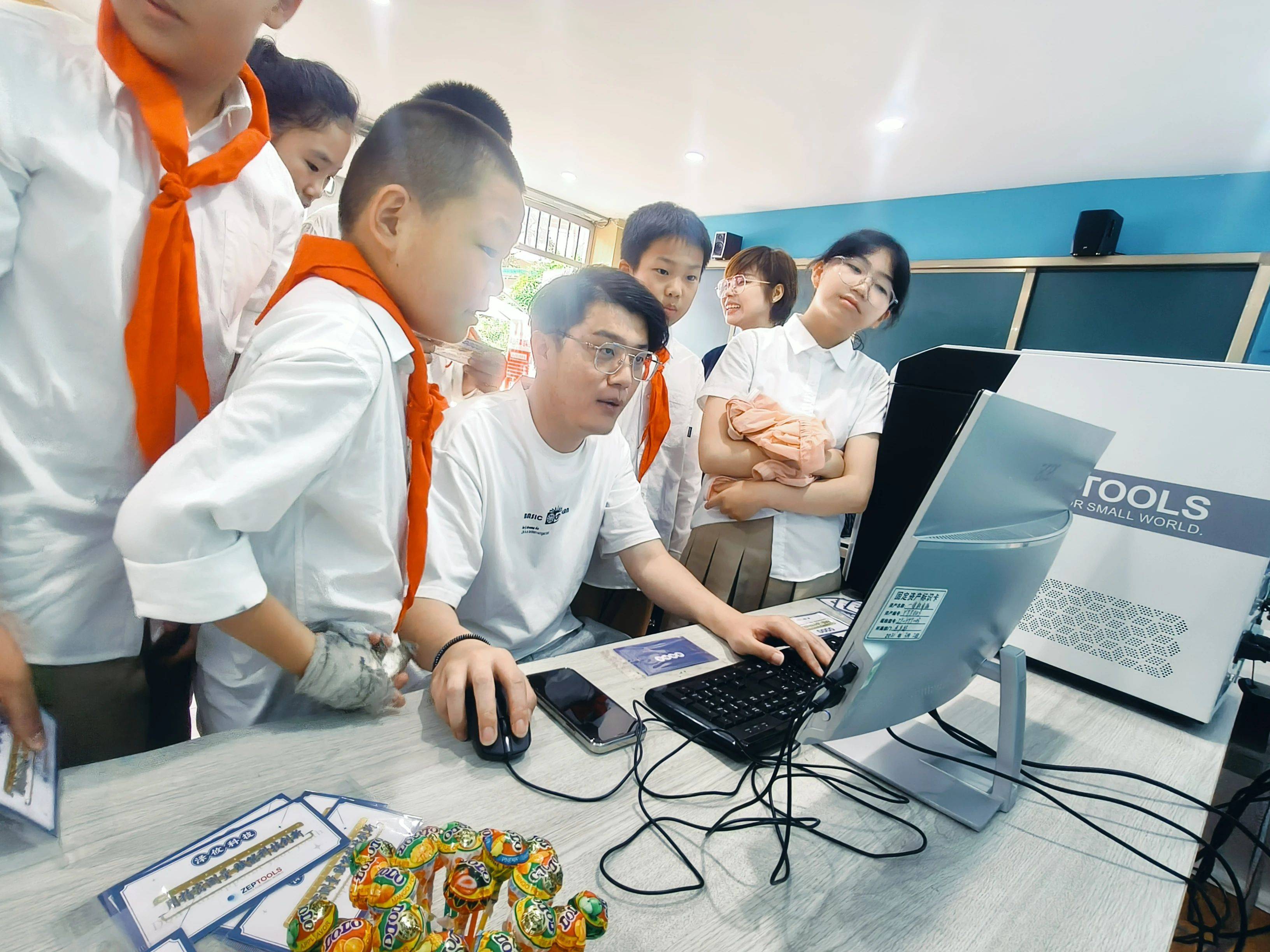 电镜进校园┃泽攸科技携手西南交通大学子弟小学助力科普教育