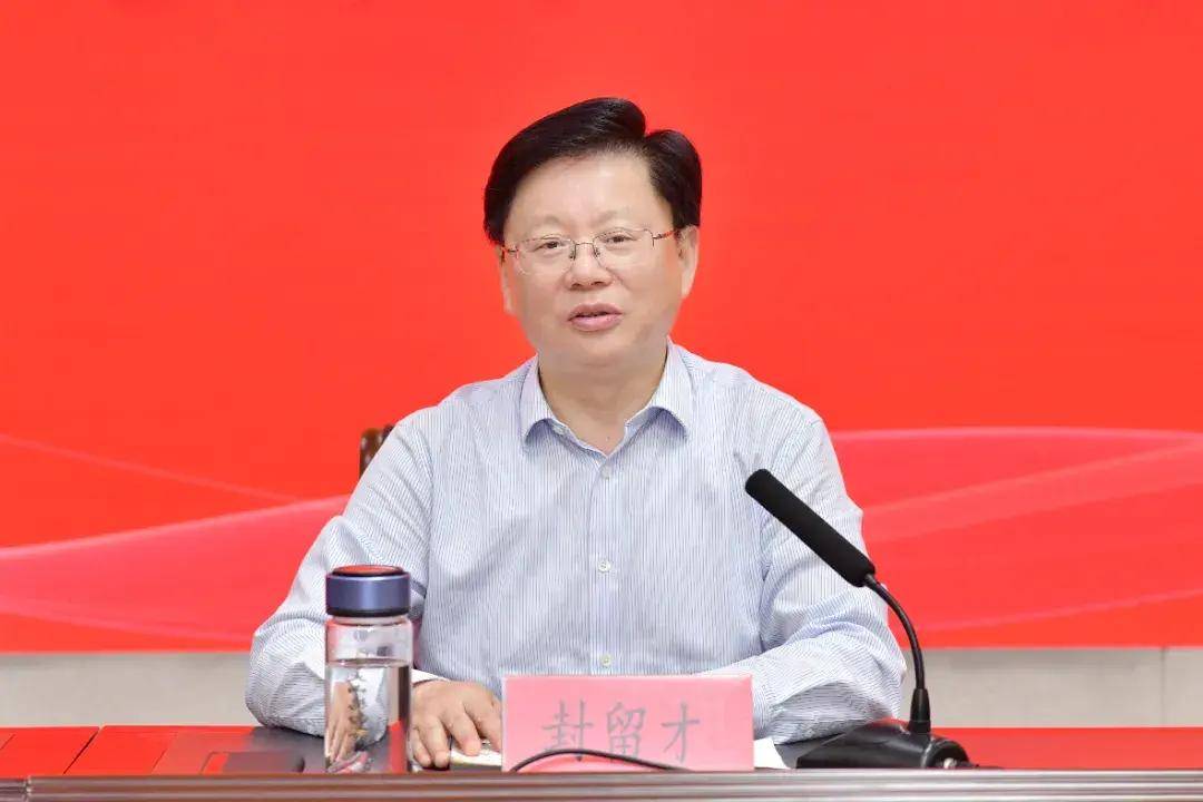 党委书记封留才讲话家委会成员,高一(14)班叶礼昕的父亲叶晓锋先生