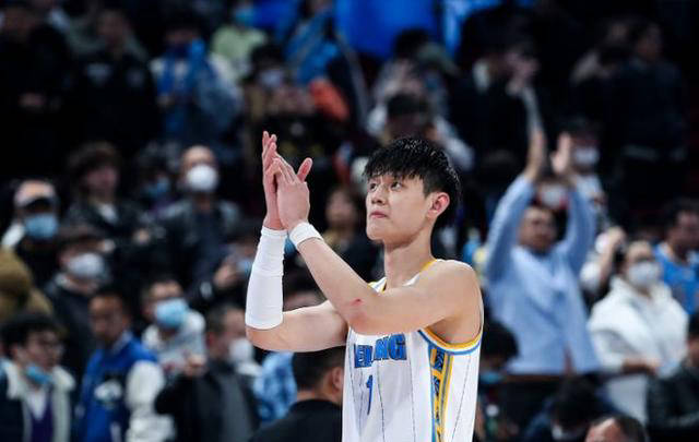 首先,北京男篮计划清理五名球员,包括张卓,姜文,利夫,布克,张才仁.