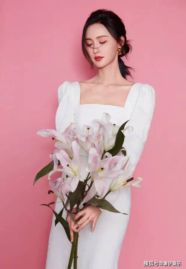 张歆艺43岁生日温馨庆生,袁弘和儿子相伴,状态极佳少女感满满.