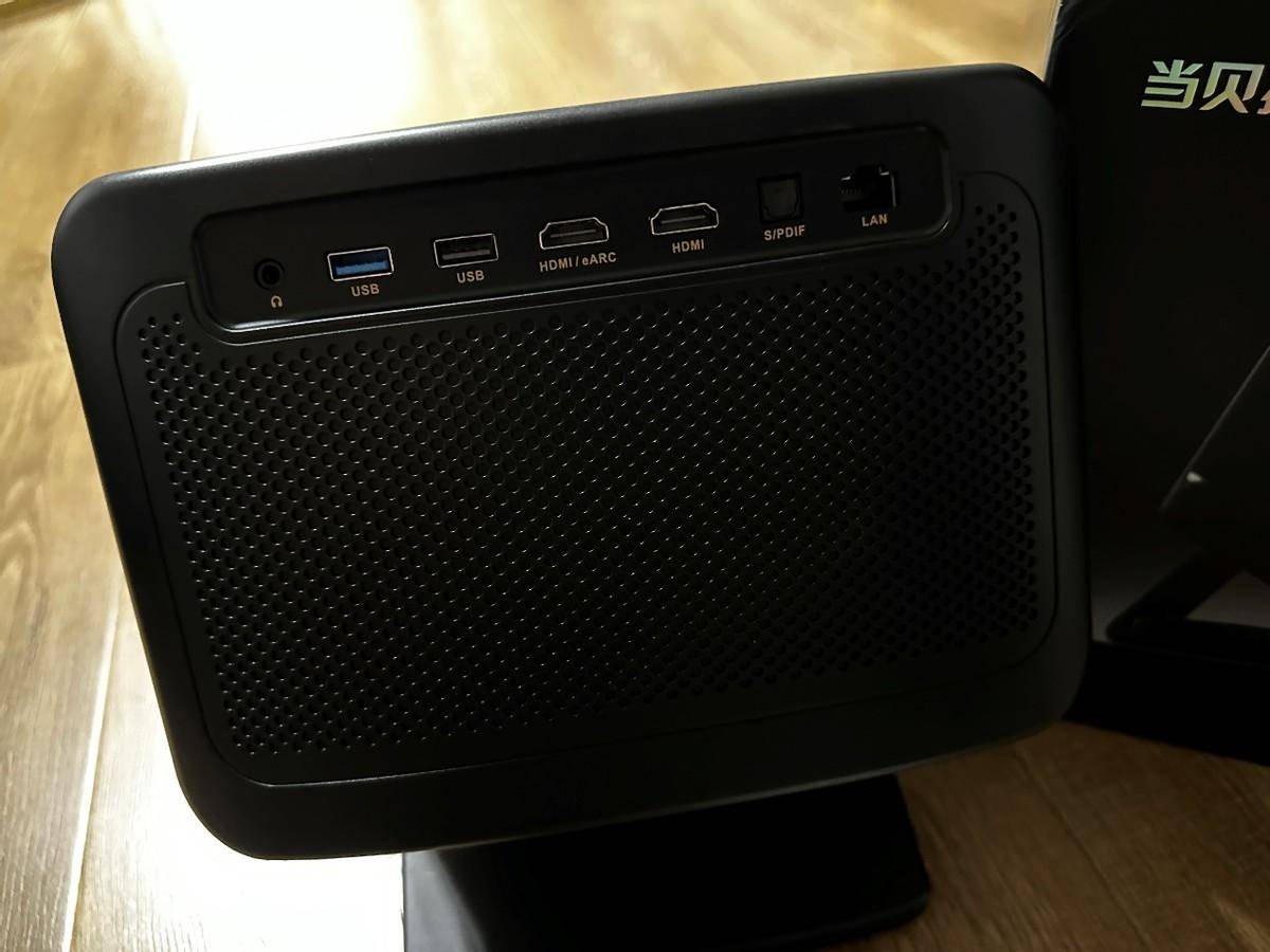 当贝X5S激光云台投影仪:光影之间的艺术与创新