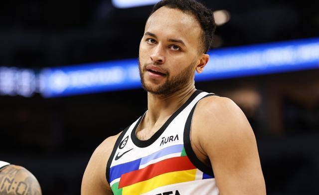 李凯尔晒与母亲合影庆祝胜利:一场一场来!