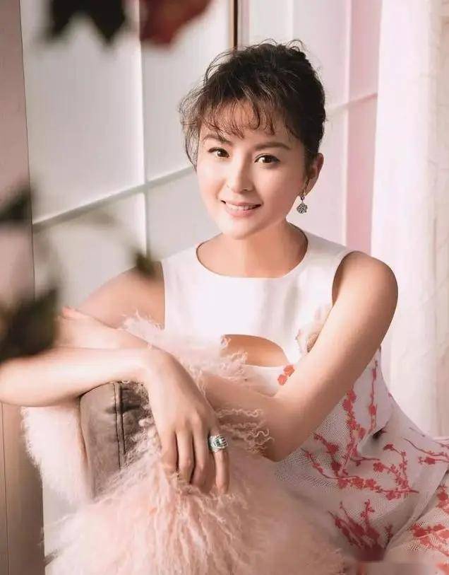 戴娇倩写真:性感女神的饱满身材,让人无法抗拒的诱惑!