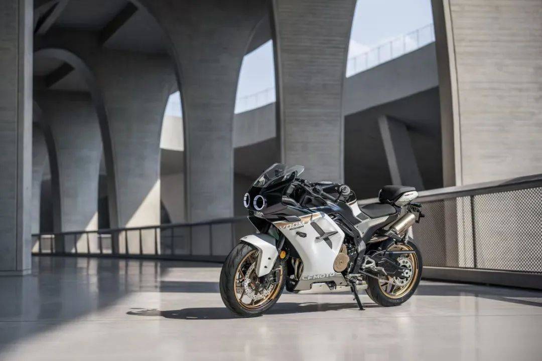 复古仿赛500sr voom不好看?我有女骑流量密码