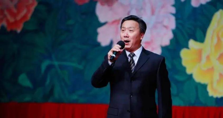 张学津的葬礼上,徒弟们在朱强的带领下,齐齐喊道:"师父,我们都是您的