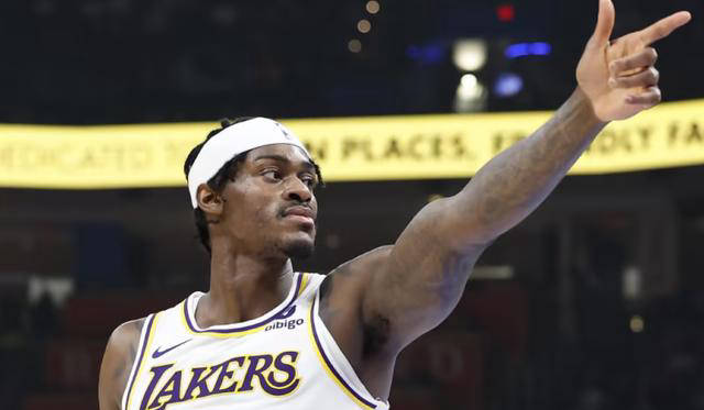 湖人队转变策略,四球员成牺牲品,里夫斯仍是核心