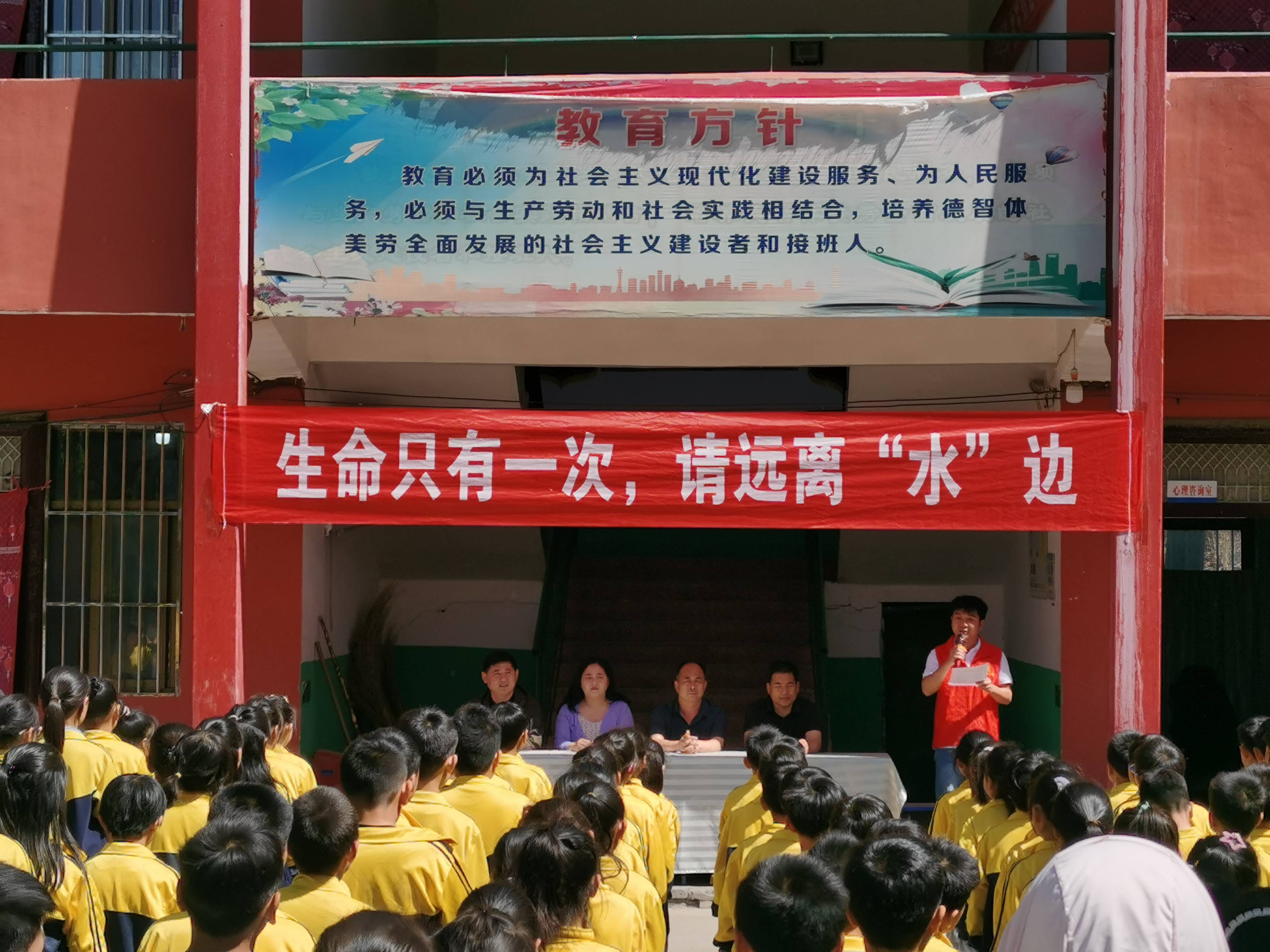 中国铁工投资魏县项目大手拉小手共庆六一儿童节