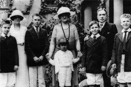 穷小子到世界首富:用45美元就占据美国9成石油市场,如何致富的