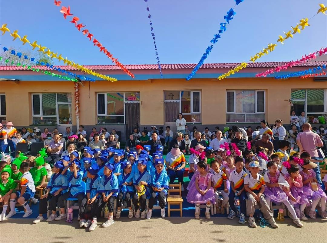 灵丘县城镇第二幼儿园举办"萌娃小剧场 梦想大舞台"主题庆"六一"活动