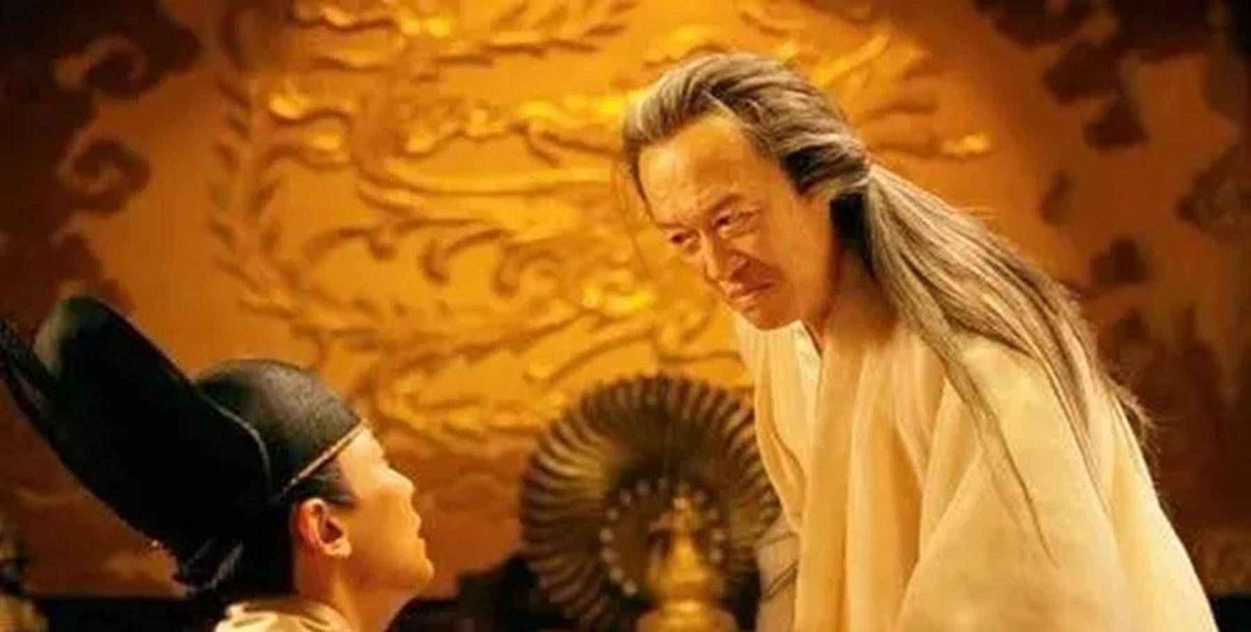 临行前,他废掉了自己的皇后冯媛,将她同父异母的妹妹冯润封为了皇后