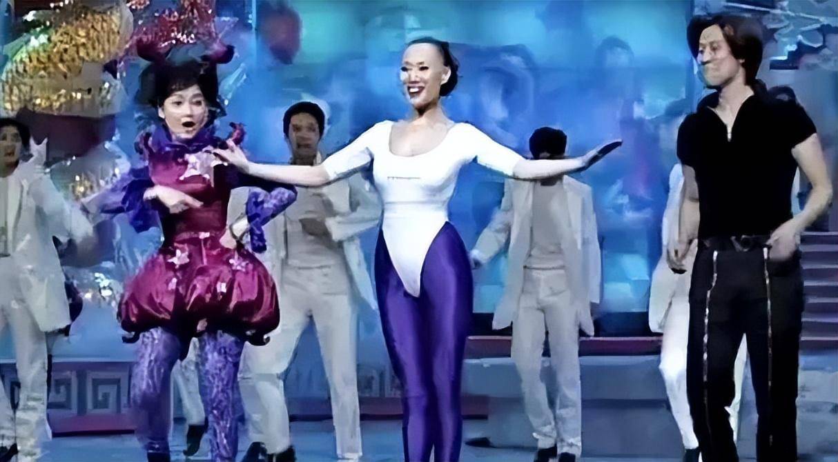 2001年中国健美第一人42岁突然离世,最后一次录节目腿上青紫一片
