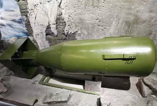 75年前的今天,全世界第一颗投入实战的原子弹,在广岛上空爆炸