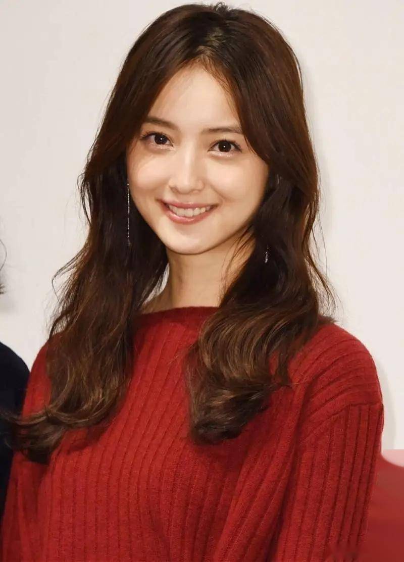 36岁佐佐木希性感写真出炉,才情与美貌齐飞,这世界谁能hold住?