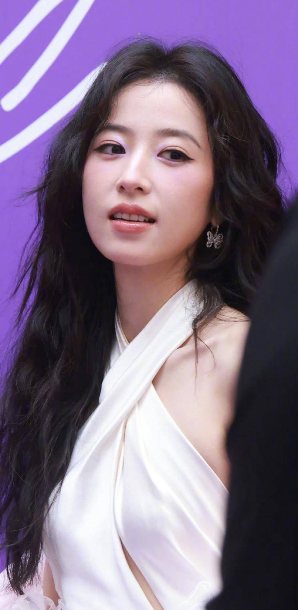 娜扎的直角肩,田曦薇的排骨身材,娱乐圈"病态审美"该停了