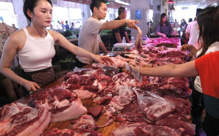 菜市场,猪肉有挂着卖,也有摆放着卖,到底有什么区别?