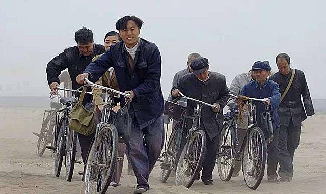 焦裕禄:17岁被汉奸抓去当苦力,计划杀死敌军后,越铁网出逃