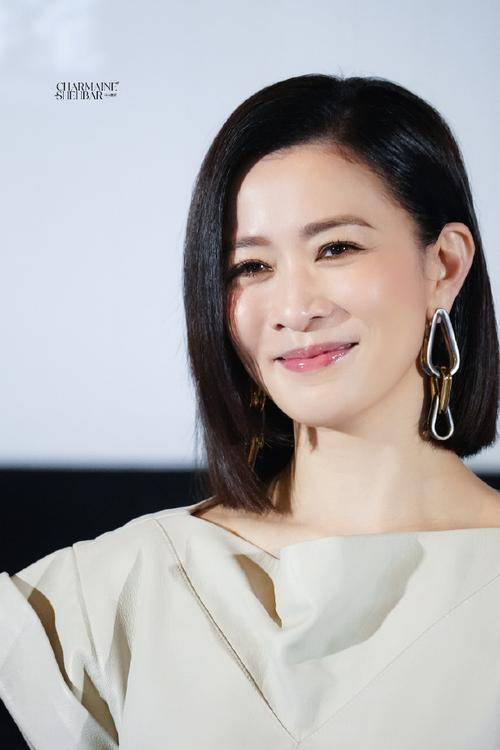 佘诗曼再次聊到结婚,50岁不怕老,感叹:存钱是最大的安全感