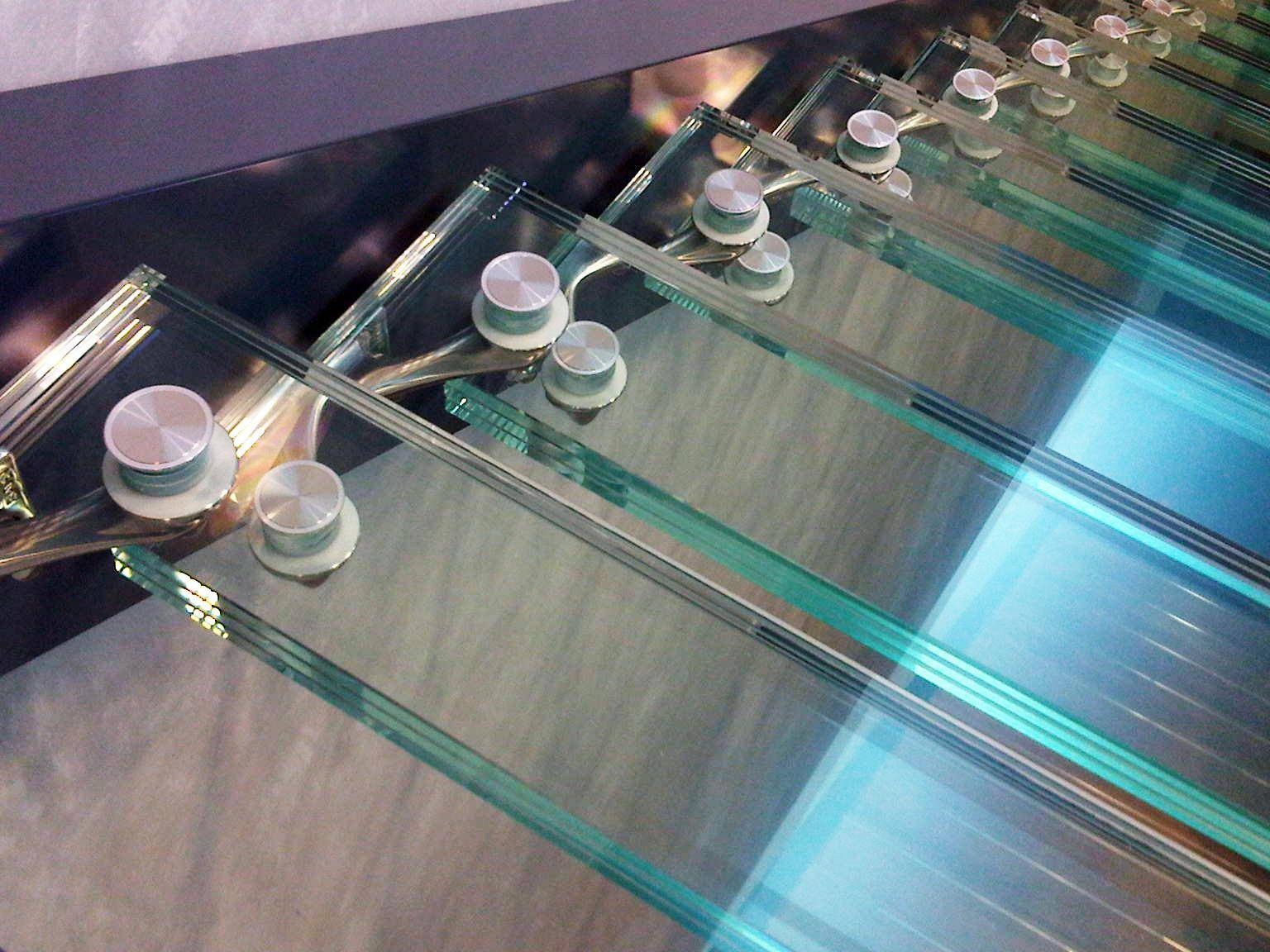 玻璃明明是1700℃高温烧制的,为何再次加热,就有可能会碎掉呢?