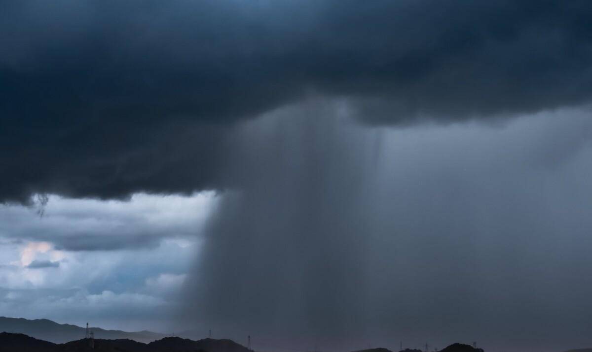 世界上最大的特大暴雨图片