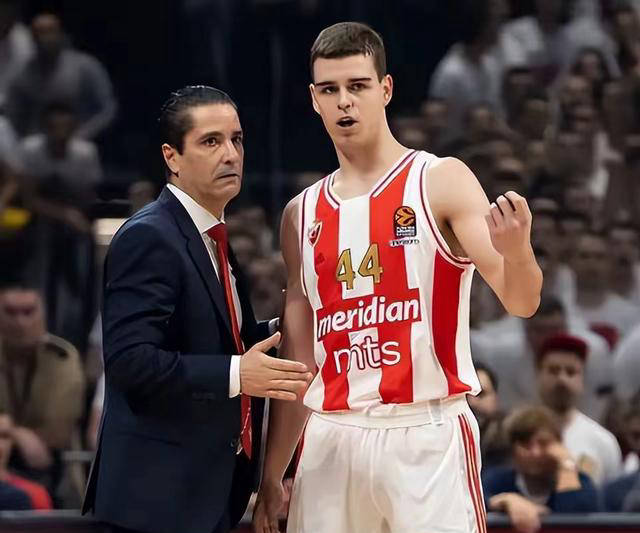 马刺提出2换2交易报价,凯尔登换取探花签?_球员_约翰逊_1