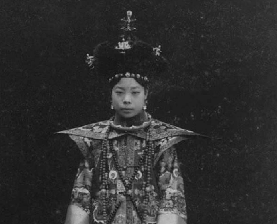 晚清嫔妃文绣离婚获5万赔偿:改嫁河南小伙,最后沦落成环卫工!