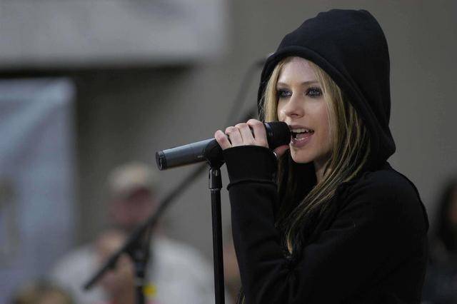 传说是美国天后艾薇儿?