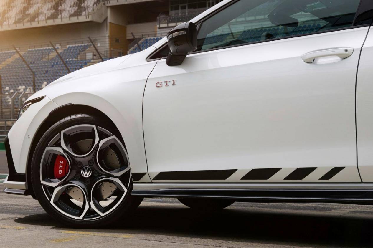 六一儿童节大玩具,2025款大众高尔夫gti clubsport,花瓣轮毂