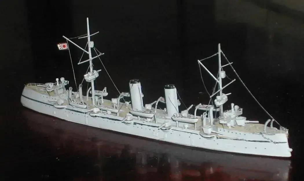 而更加不幸的是,旗舰定远号的信号塔被击毁,整个北洋舰队失去了统一的