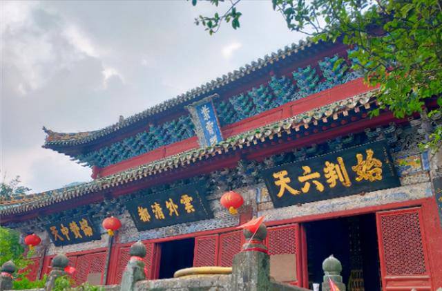 包括武当山的门票和成人观光旅游车票,毕竟武当山占地面积非常广,观光