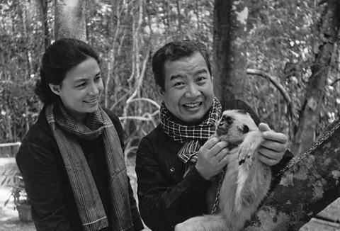 为什么美貌如花的莫尼列王后还穿这种衣服?想想波尔布特就明白了